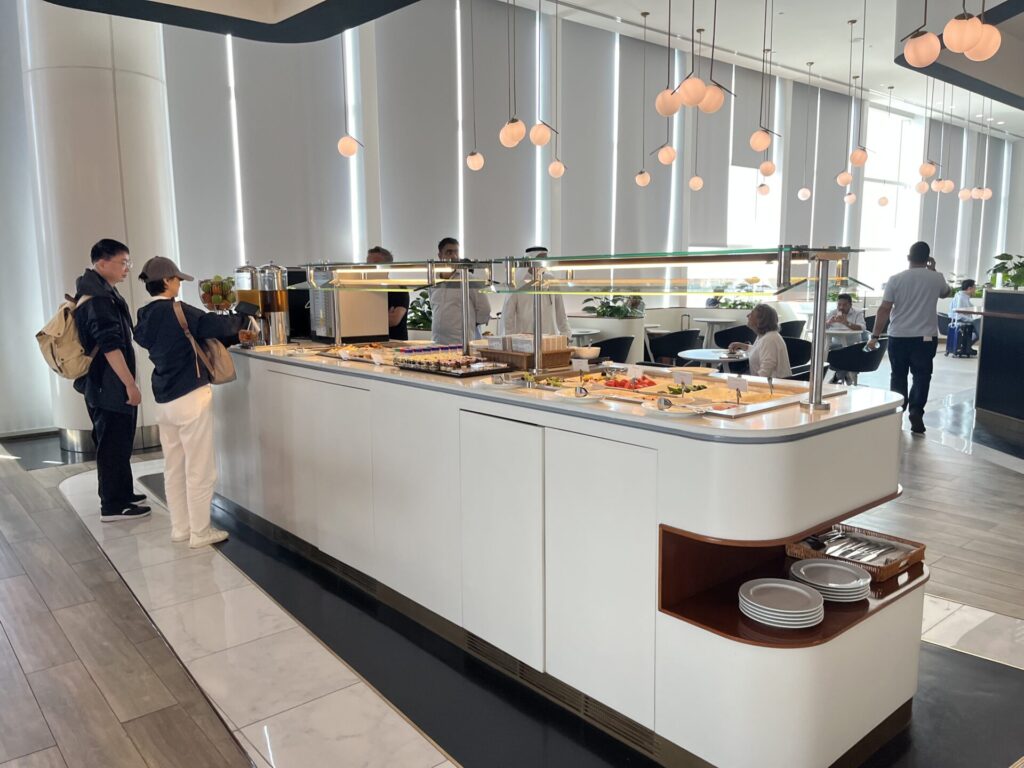 Neil Scrivener and Flying Business review the Gulf Air Falcon Lounge in Bahrain International Airport (BAH). 