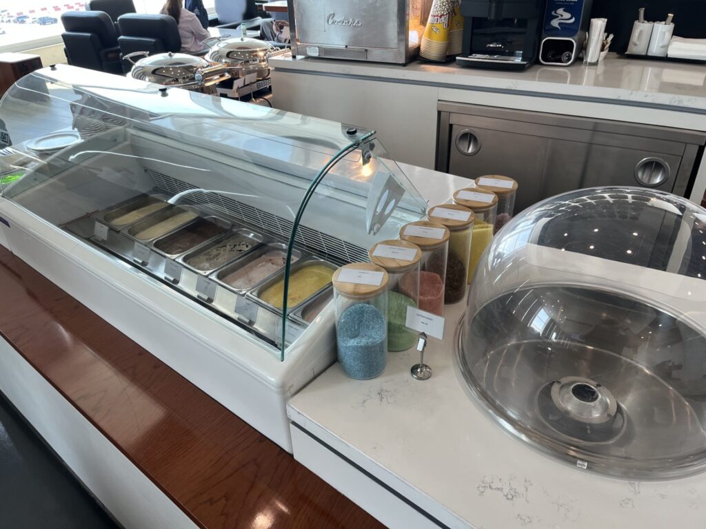 Neil Scrivener and Flying Business review the Gulf Air Falcon Lounge in Bahrain International Airport (BAH). 