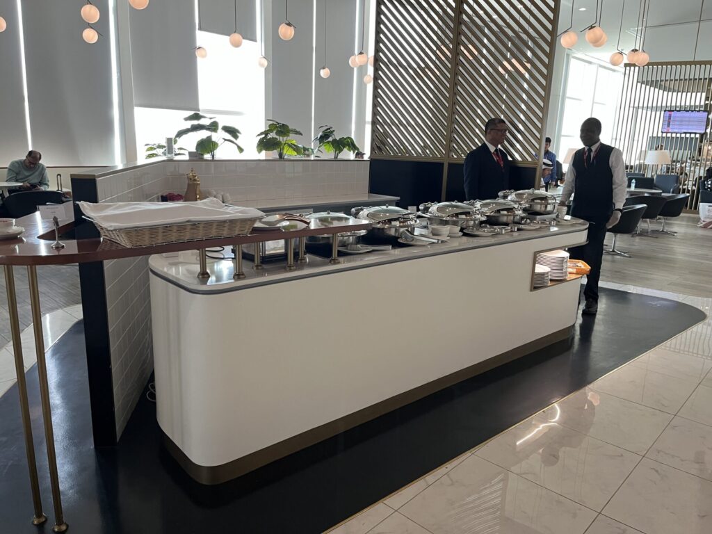Neil Scrivener and Flying Business review the Gulf Air Falcon Lounge in Bahrain International Airport (BAH). 